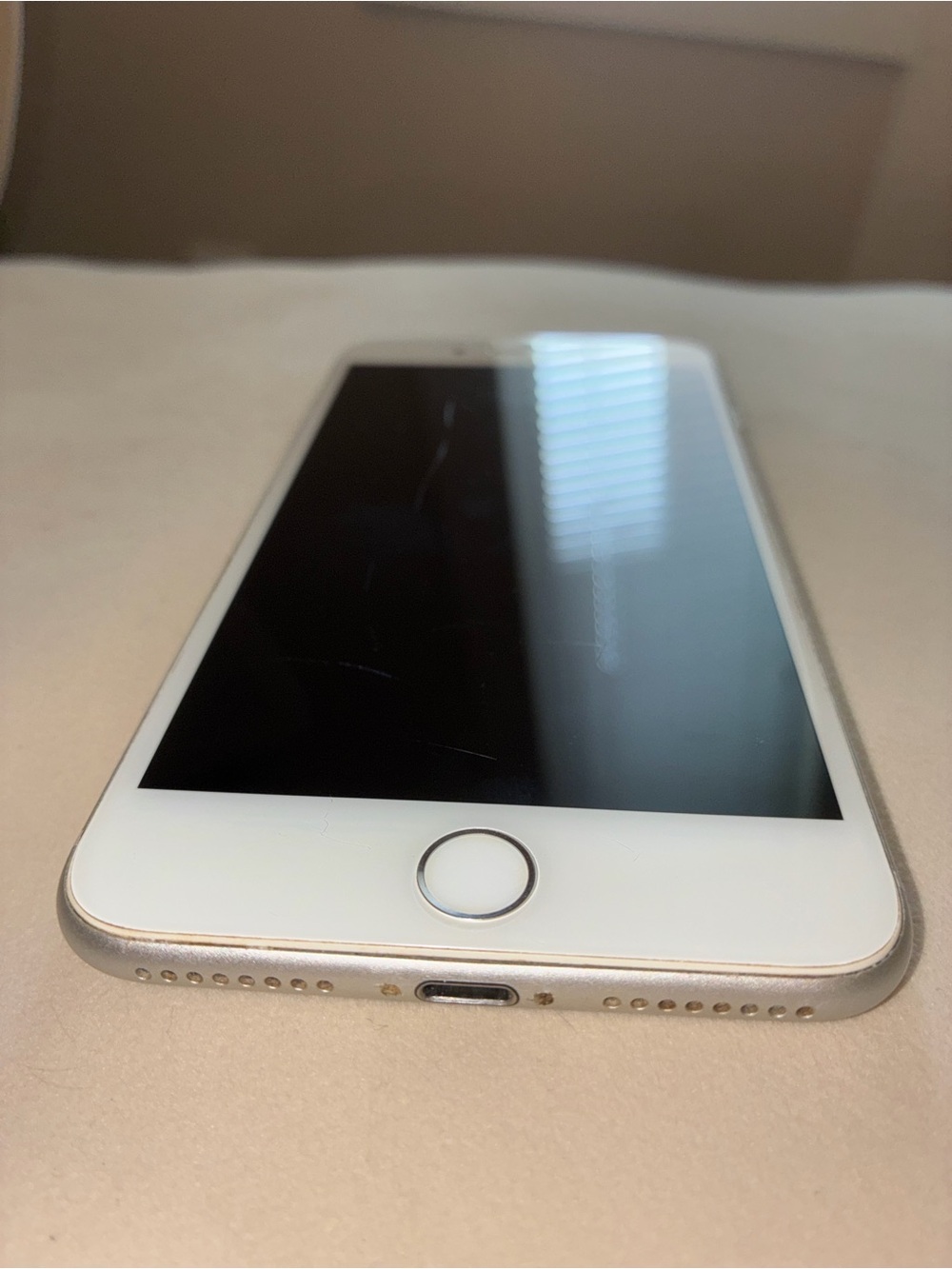Apple iPhone 8 Plus Silver FOR PARTS OR REPAIR Not Working - Picture 3 of 10
